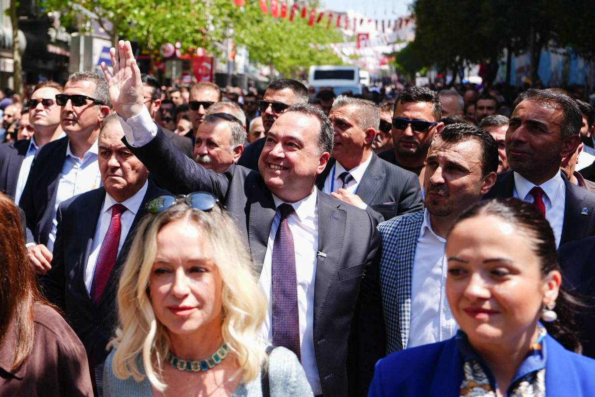 Manisa’da 10 Ton Mesir Saçıldı, Festival Sona Erdi