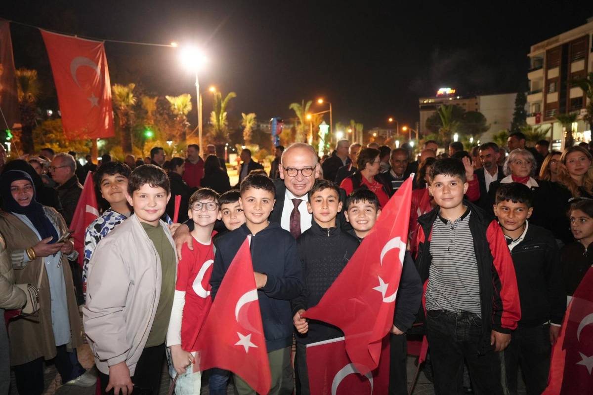 Turgutlu'da 23 Nisan Günü Anlamlı Saygı Yürüyüşü