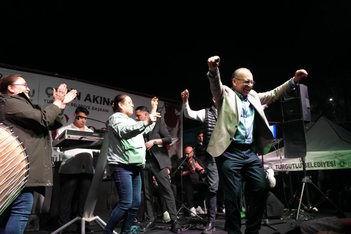 Turgutlu’da Roman Gecesi Coşkusu Yaşandı