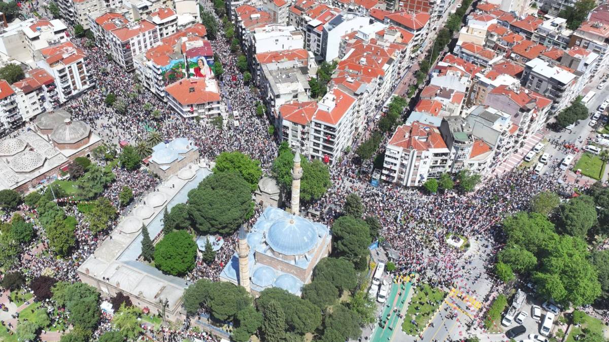 Manisa’da 10 Ton Mesir Saçıldı, Festival Sona Erdi