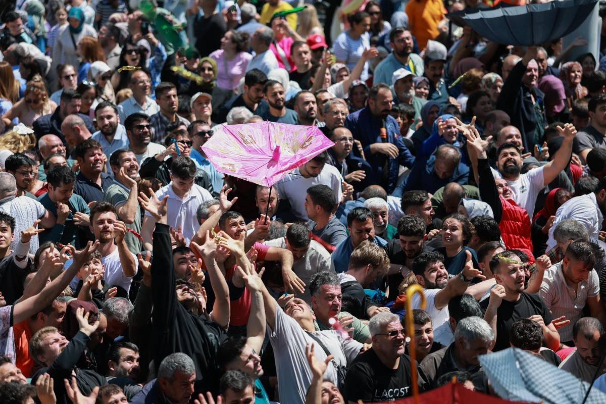 Manisa’da 10 Ton Mesir Saçıldı, Festival Sona Erdi