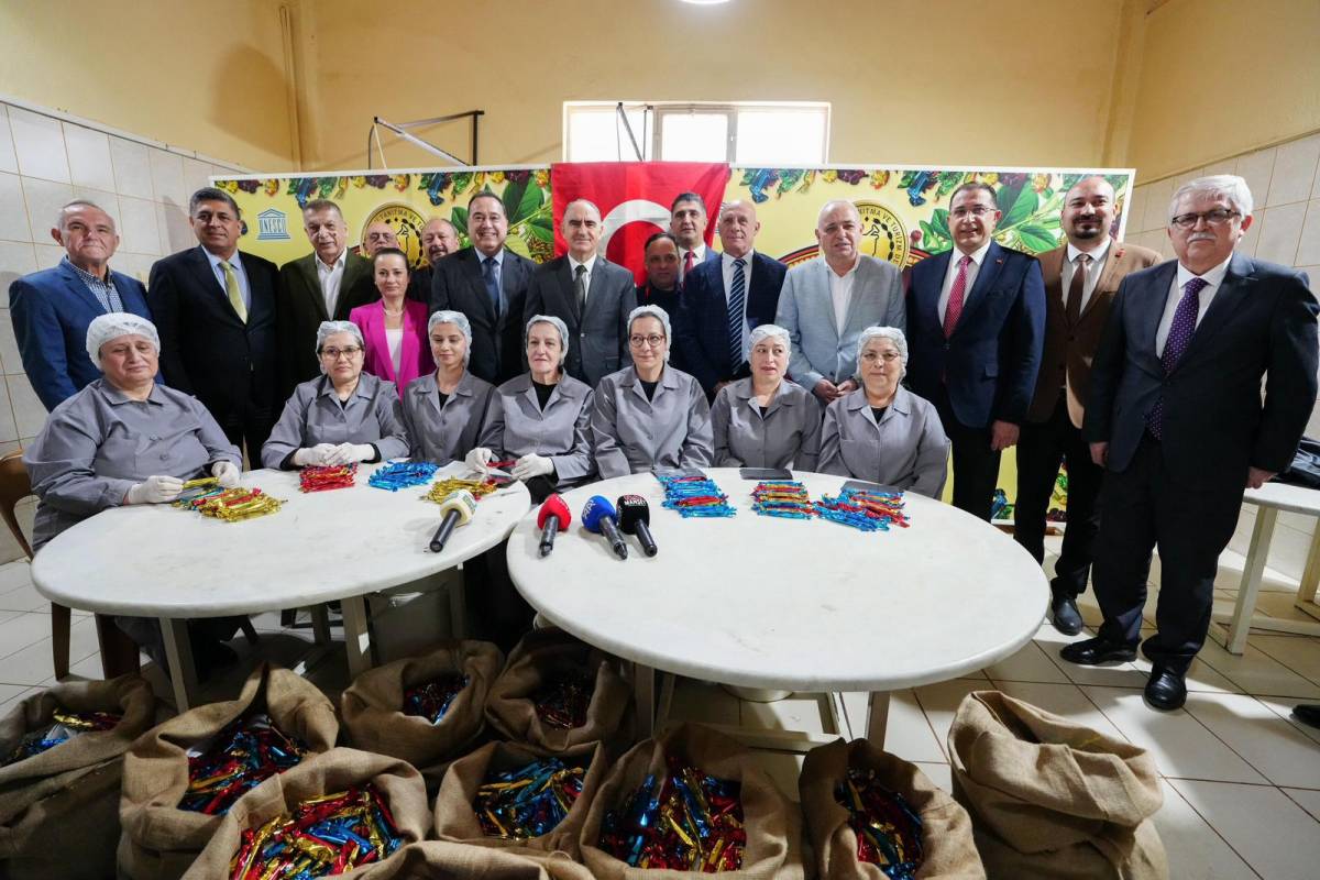 Manisa’da 10 Ton Mesir Macunu Dualarla Hazırlandı