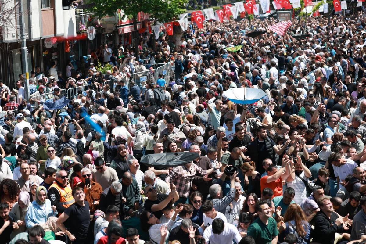 Manisa’da 10 Ton Mesir Saçıldı, Festival Sona Erdi