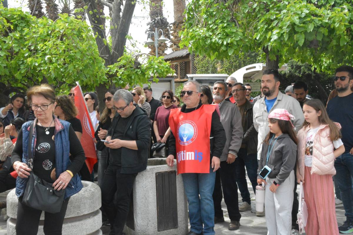 Akhisar'da Eğitimcilerden Şiddete Karşı Sert Tepki