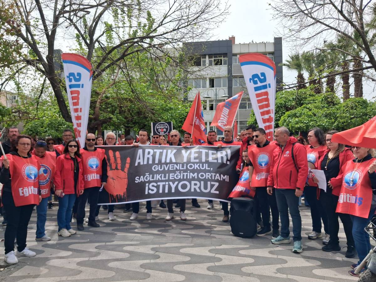 Akhisar'da Eğitimcilerden Şiddete Karşı Sert Tepki