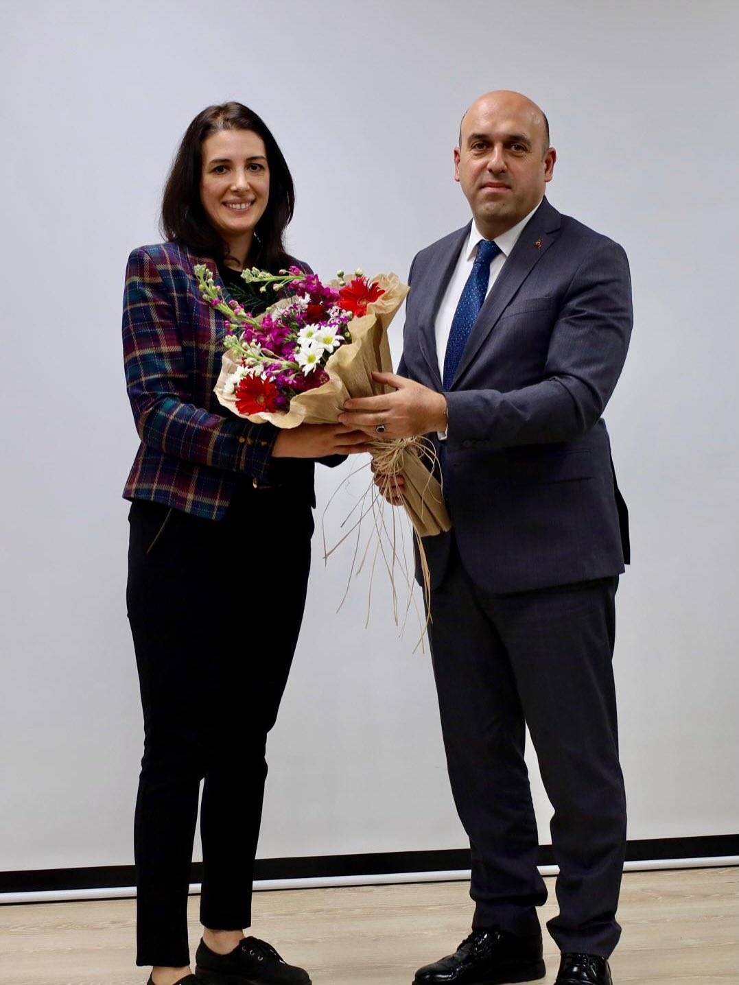 Akhisar'da Kamu Personeline Kritik İletişim Eğitimi