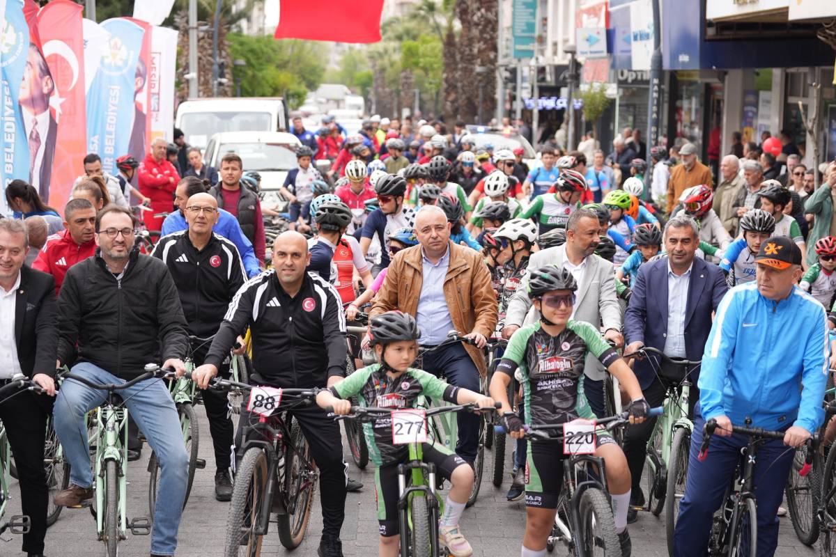 Akhisar'da Uluslararası Dağ Bisikleti Heyecanı Nefes Kesiyor