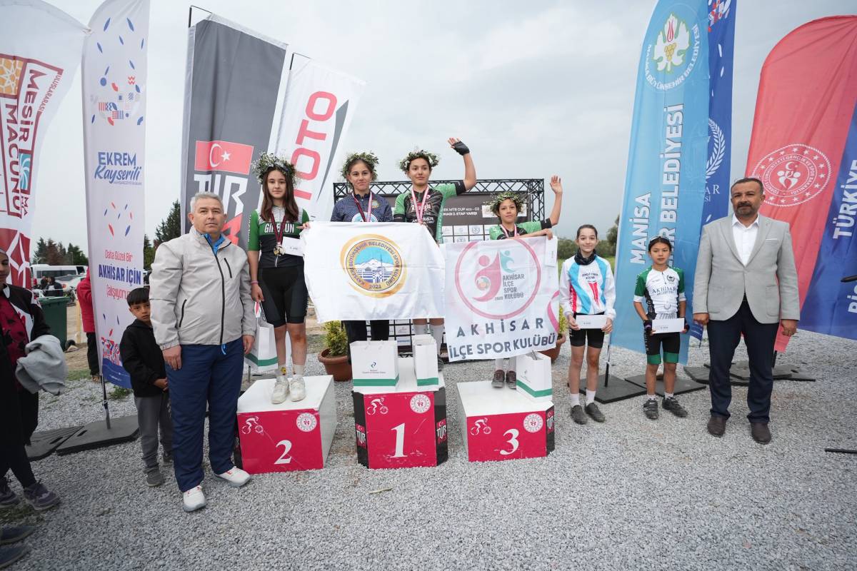 Akhisar'da Uluslararası Dağ Bisikleti Heyecanı Nefes Kesiyor