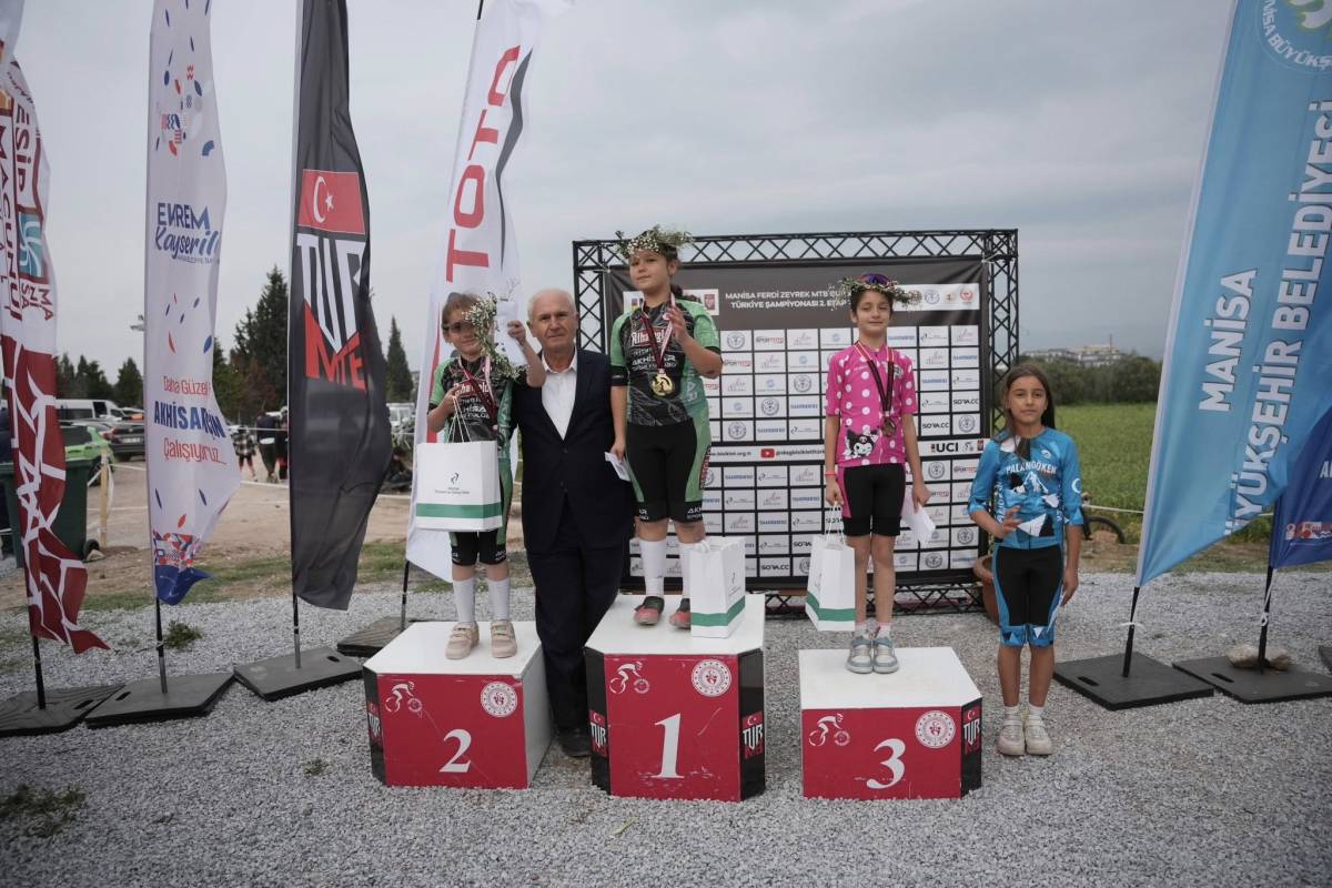 Akhisar'da Uluslararası Dağ Bisikleti Heyecanı Nefes Kesiyor