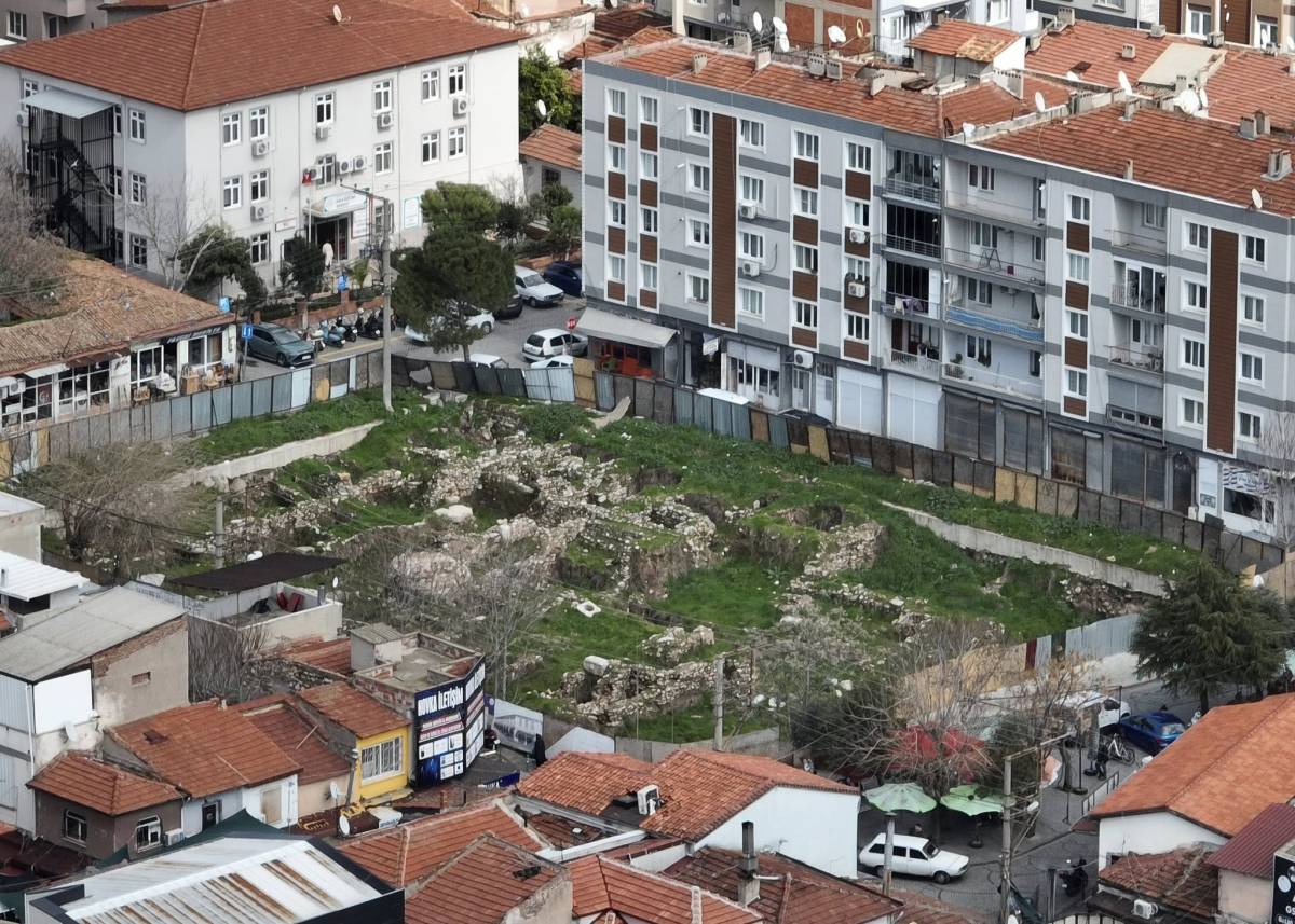 Akhisar Merkez Çarşı’ya Yeni Dükkan ve Otopark