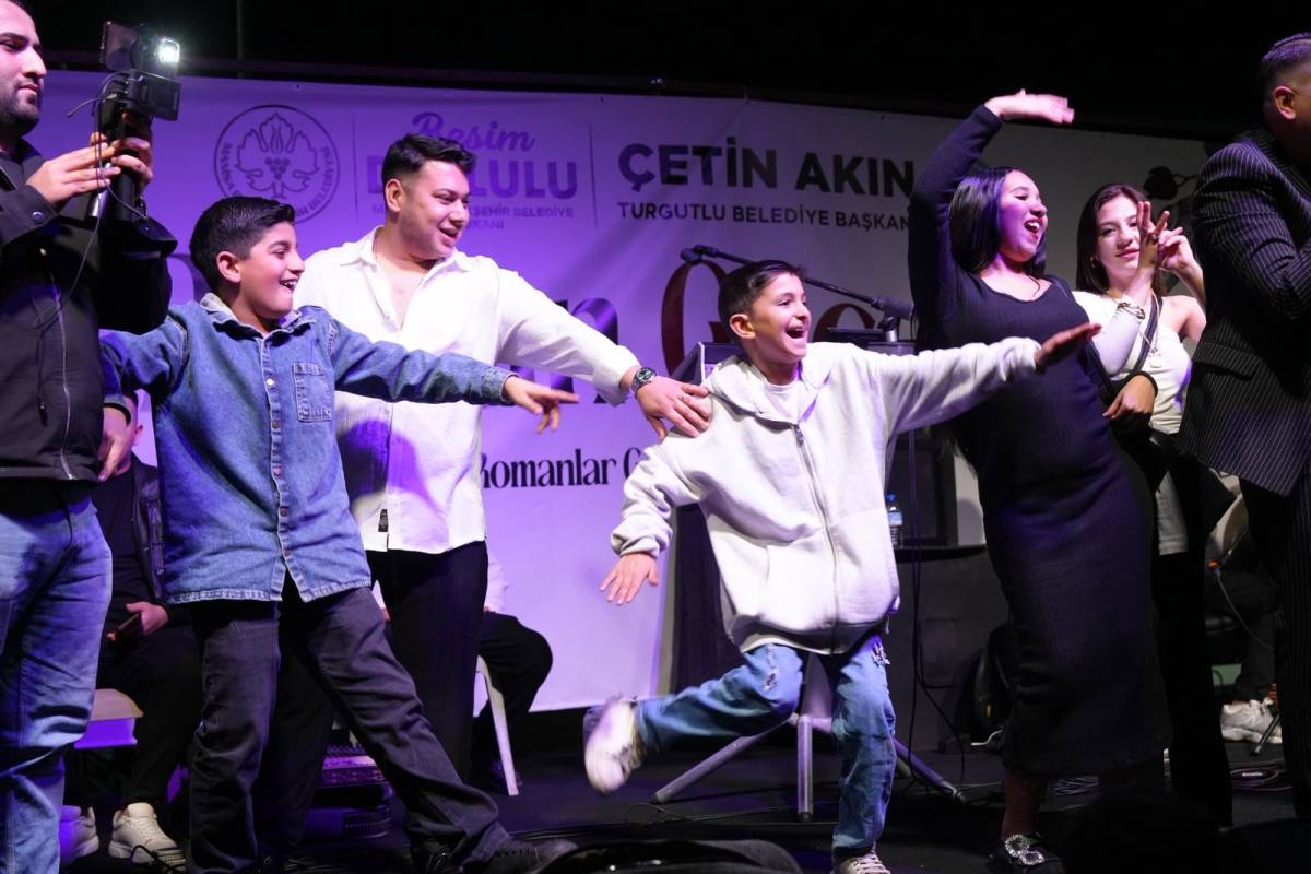 Turgutlu’da Roman Gecesi Coşkusu Yaşandı