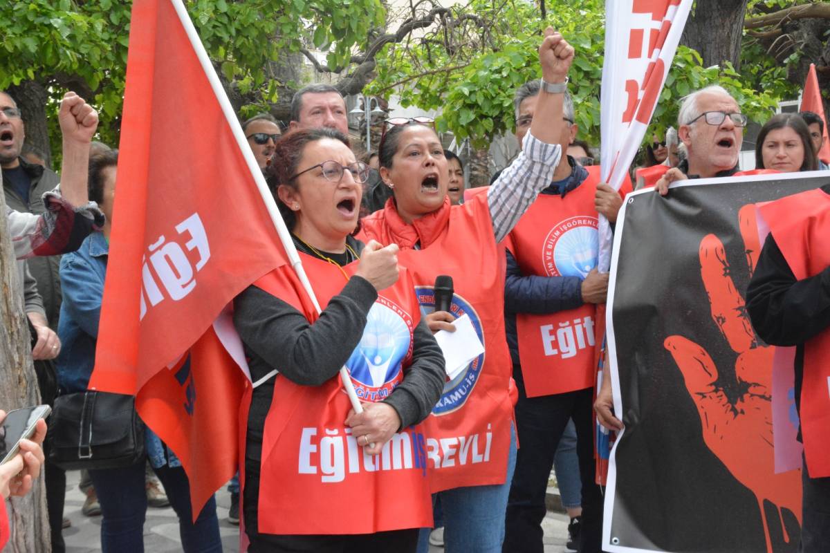 Akhisar'da Eğitimcilerden Şiddete Karşı Sert Tepki