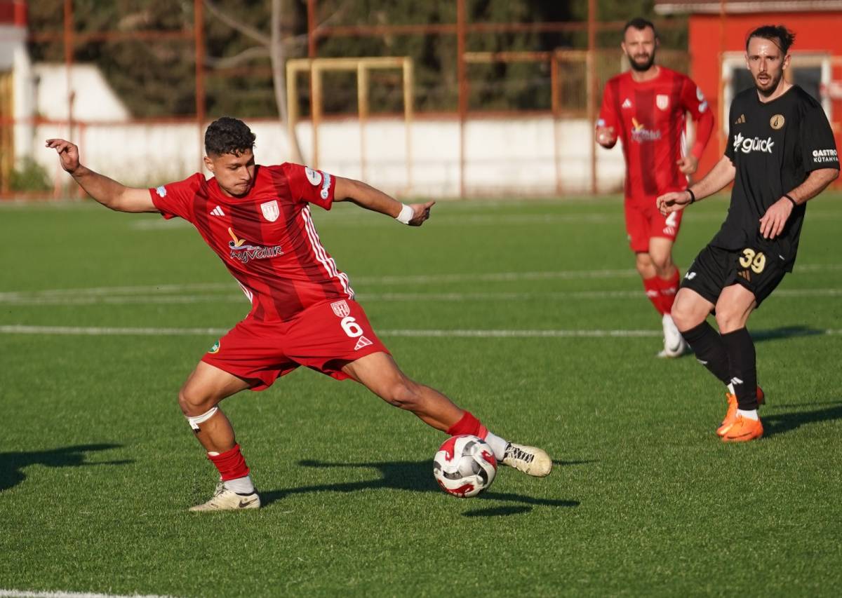 Ayvalıkgücü Belediyespor'da Emirhan Boz Fırtınası