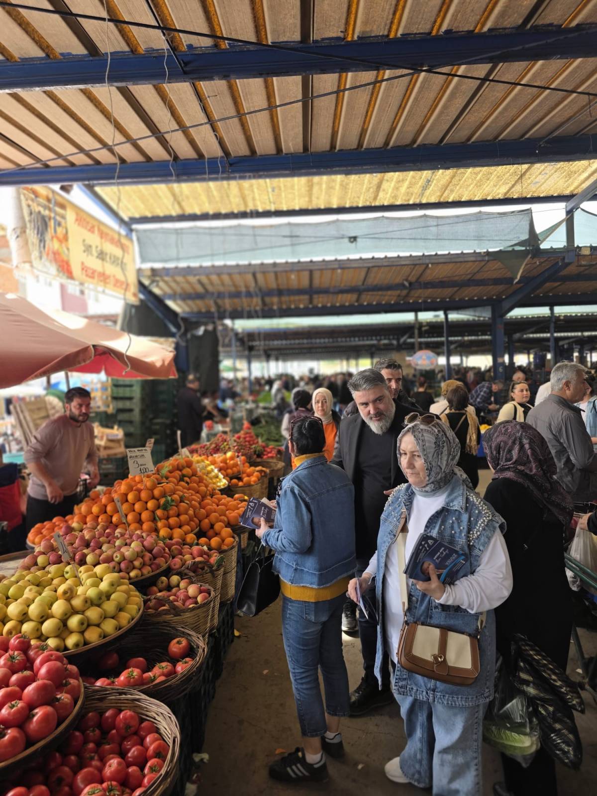 Akhisar’da Pazaryerinde Trafik Bilgilendirmesi