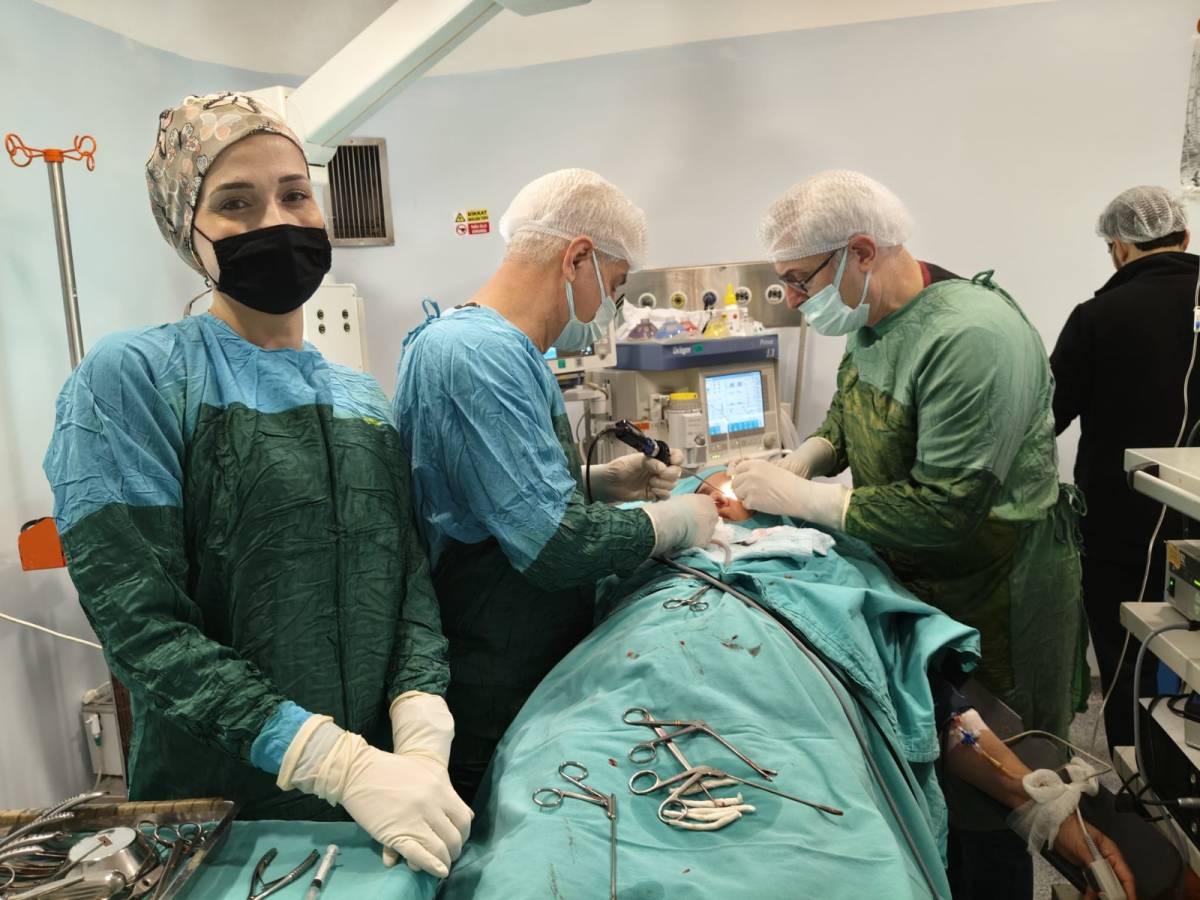 Akhisar’da Lazer Destekli Göz Ameliyatı Başarısı