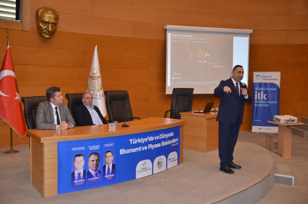 Akhisar’da ekonomi semineri yoğun ilgi gördü