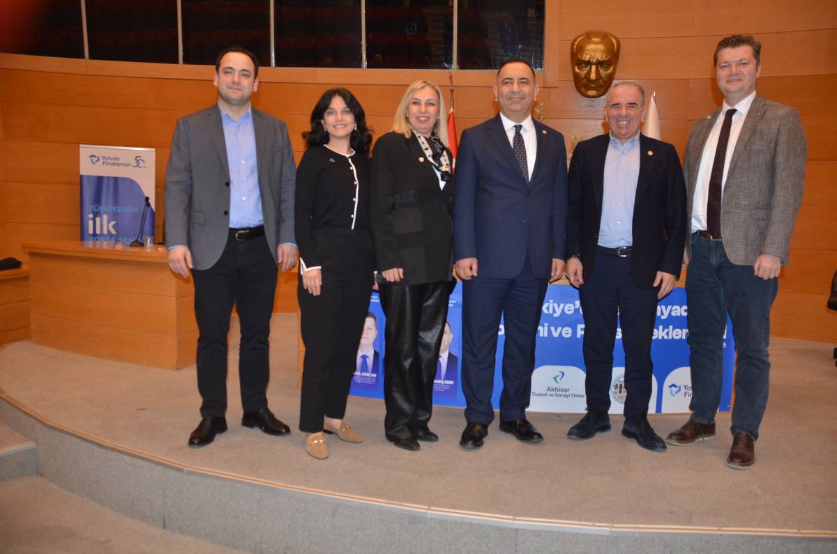 Akhisar’da ekonomi semineri yoğun ilgi gördü