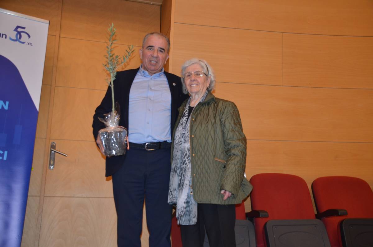 Akhisar’da ekonomi semineri yoğun ilgi gördü