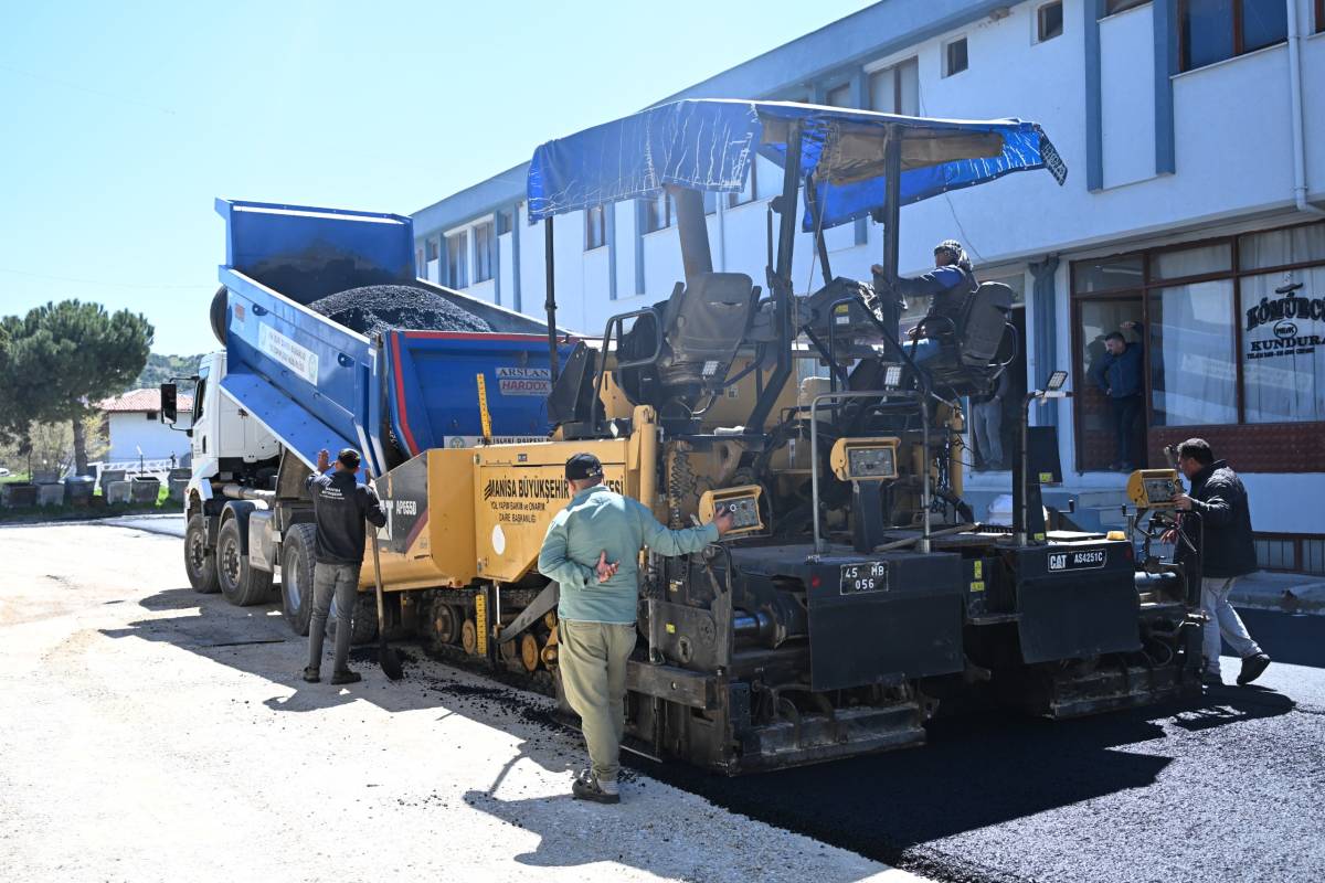 Kula Ayakkabıcılar Sitesi’nde Asfalt Mesaisi Sürüyor