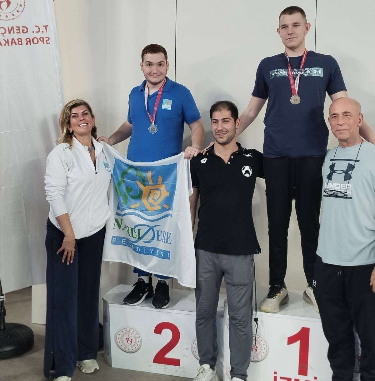 Narlıdere’nin Gururu Sarp Börekçi’den Havuzda Madalya Yağmuru