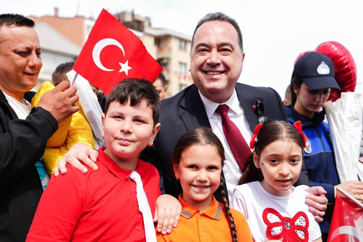 Manisa’da 23 Nisan Coşkusu Meydanı Doldurdu