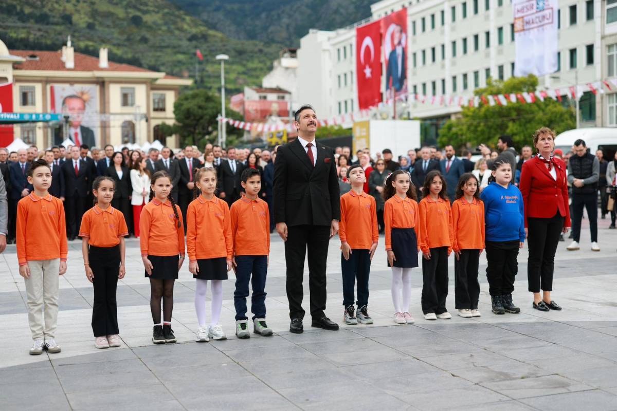 Manisa’da 23 Nisan Coşkusu Meydanı Doldurdu