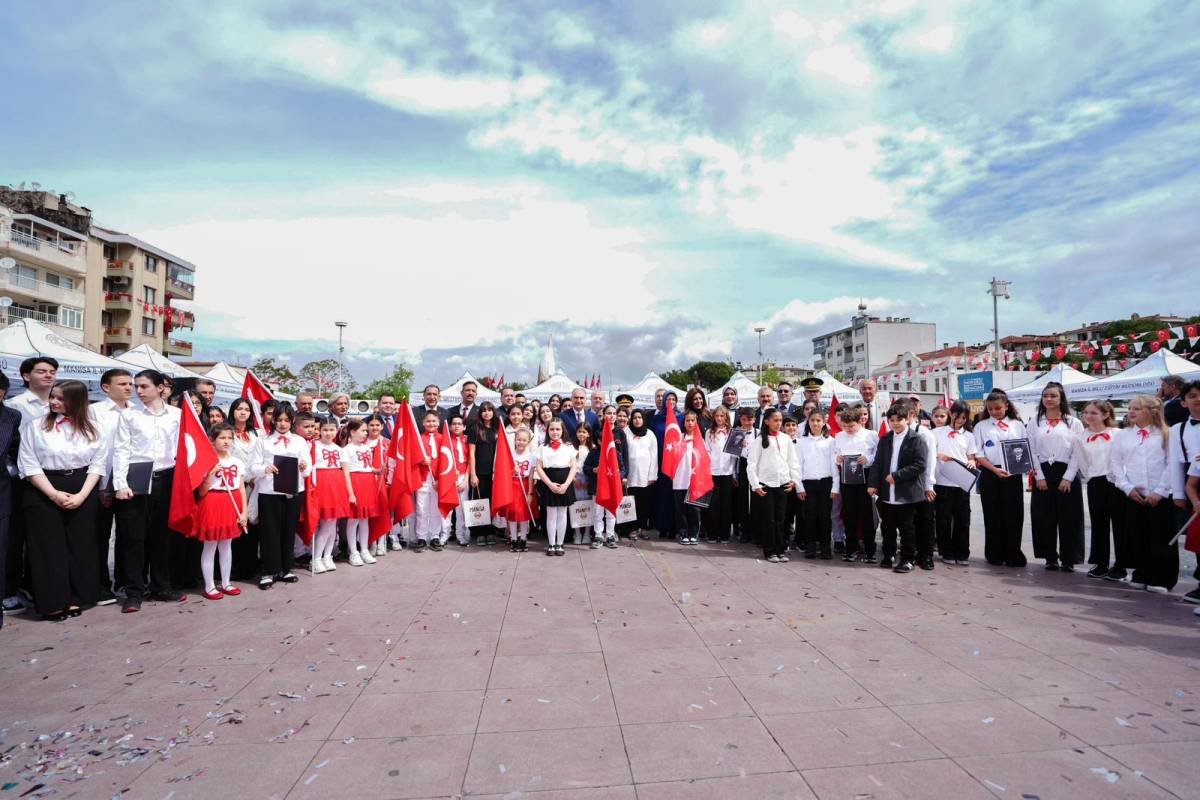 Manisa’da 23 Nisan Coşkusu Meydanı Doldurdu