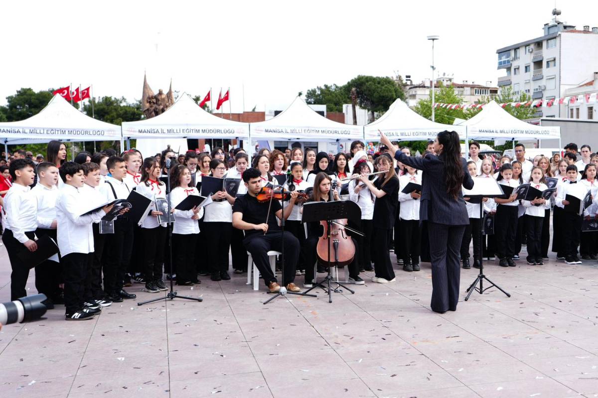Manisa’da 23 Nisan Coşkusu Meydanı Doldurdu