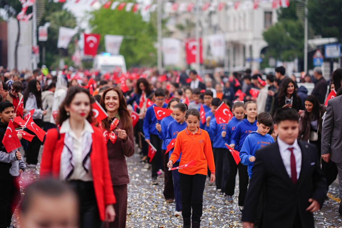 Manisa’da 23 Nisan Coşkusu Meydanı Doldurdu