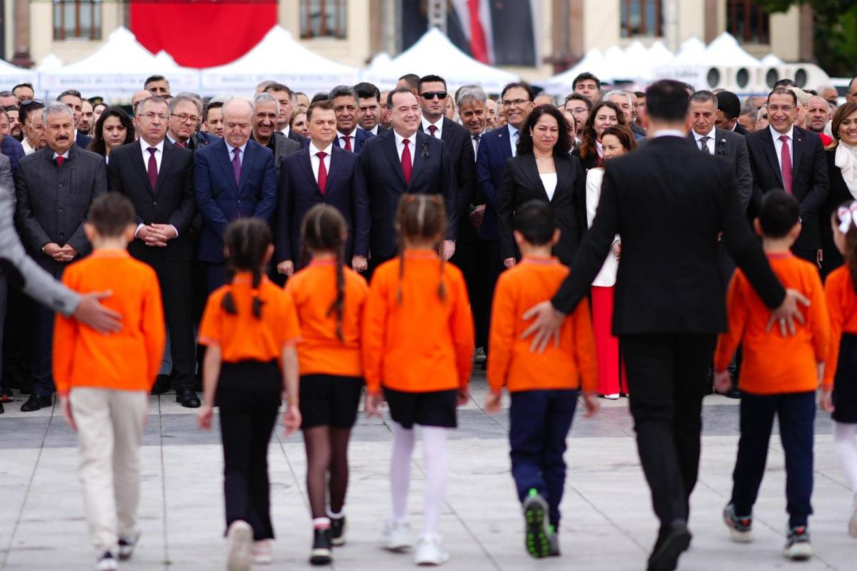 Manisa’da 23 Nisan Coşkusu Meydanı Doldurdu