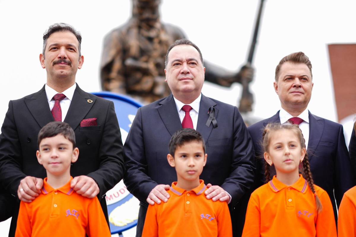 Manisa’da 23 Nisan Coşkusu Meydanı Doldurdu