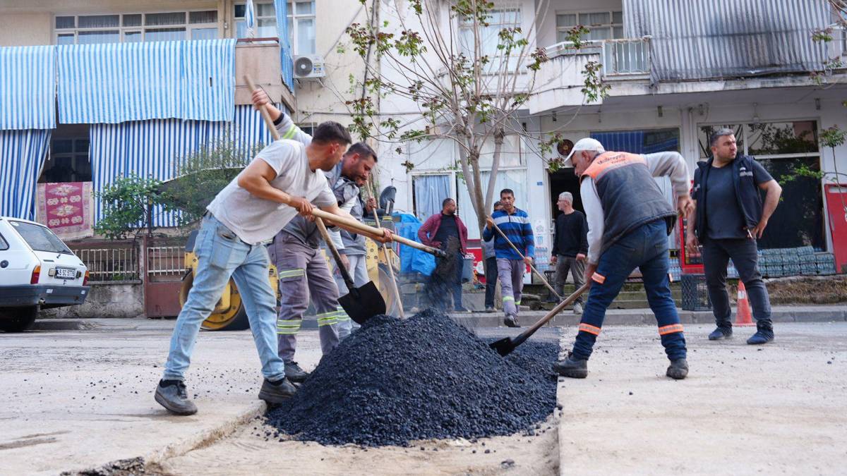 Salihli’de Bozulan Yollar Onarılıyor