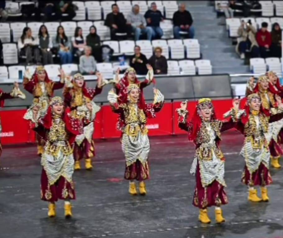 Gazi İlkokulu Halk Oyunlarında İl Birincisi Oldu