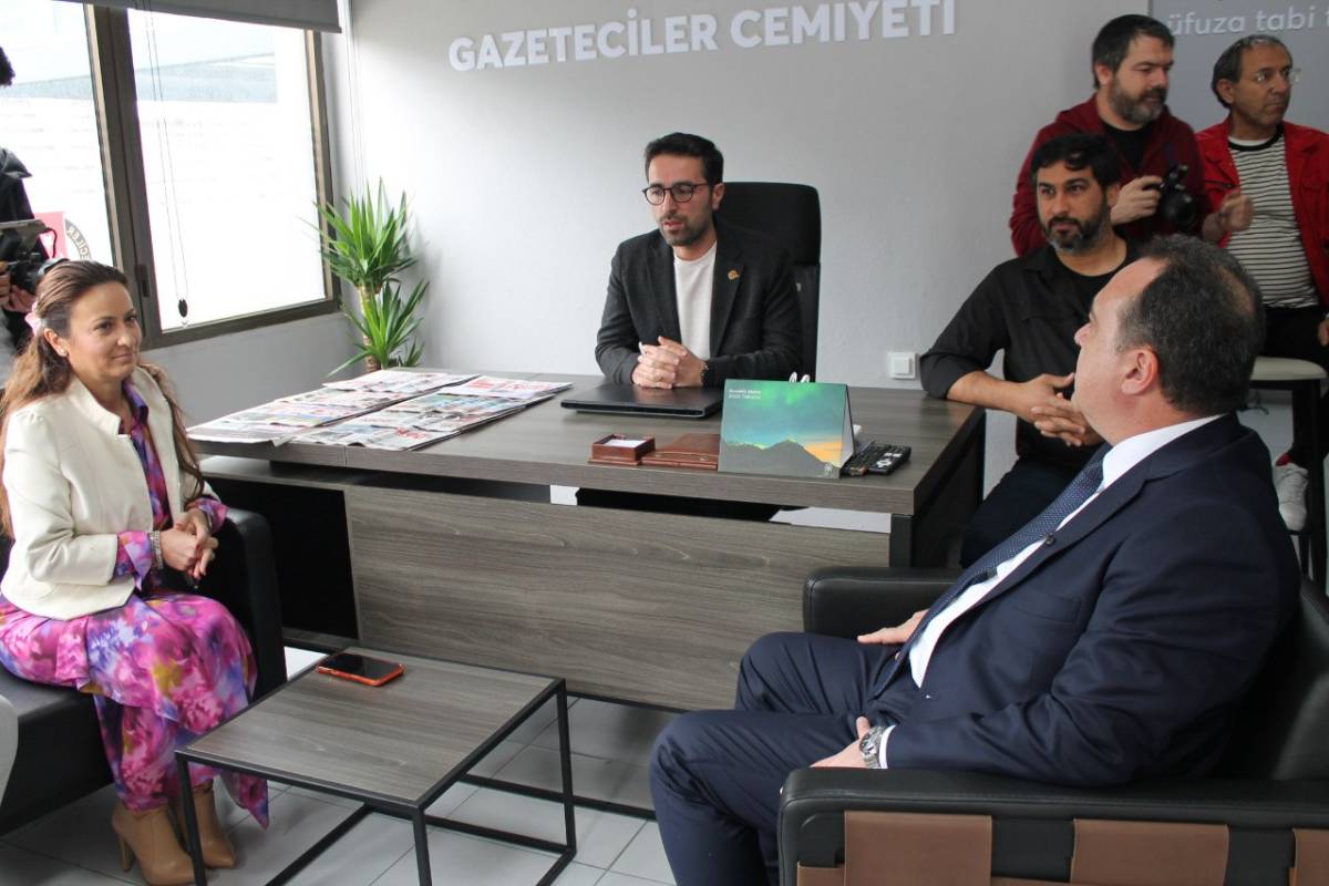 Manisa’da Basına Siyasetten Anlamlı Destek Ziyareti