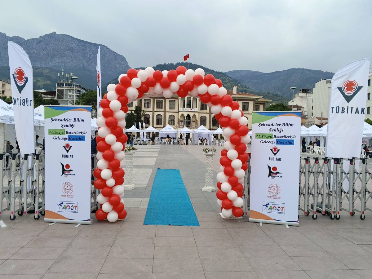 Manisa’da TÜBİTAK Bilim Şenliği Başladı