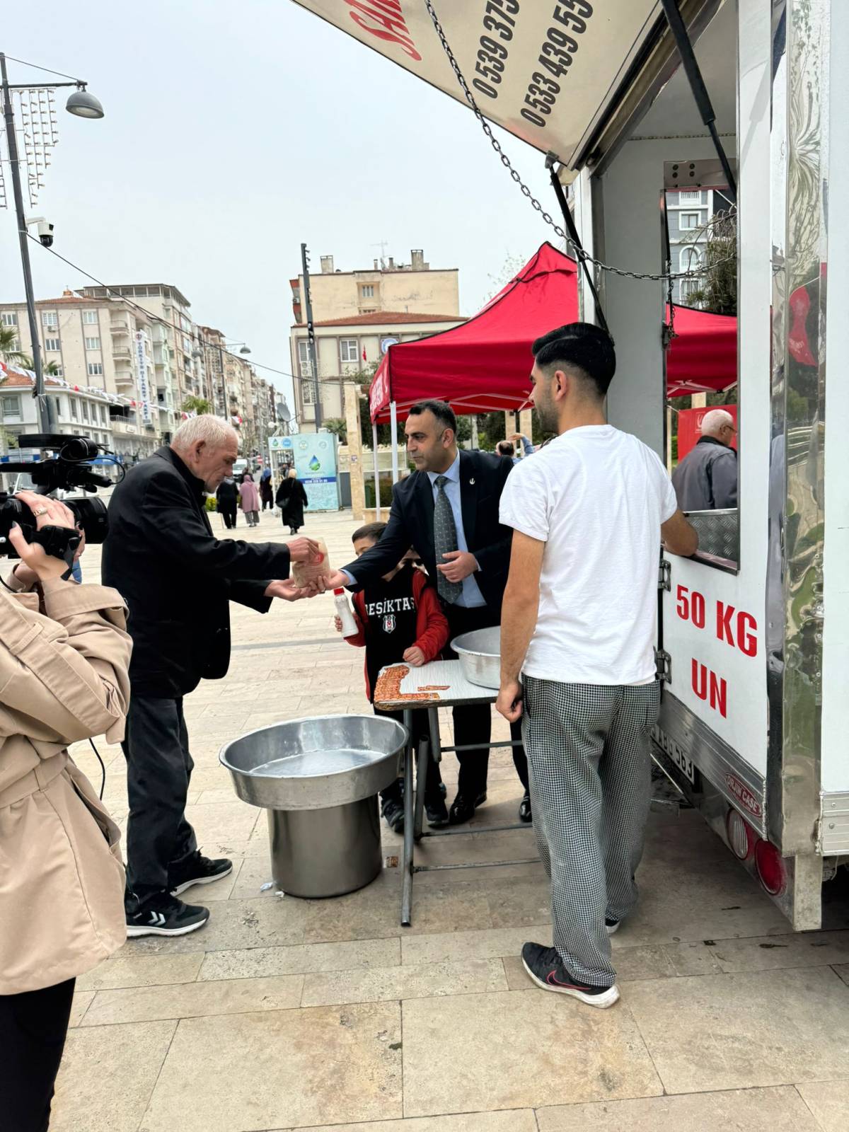 Şehzadeler’de polis teşkilatı için lokma hayrı