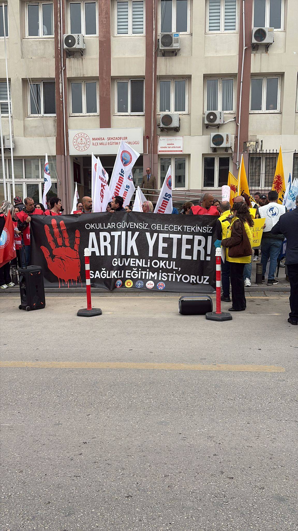 Manisa’da Eğitimcilerden Şiddete Tepki