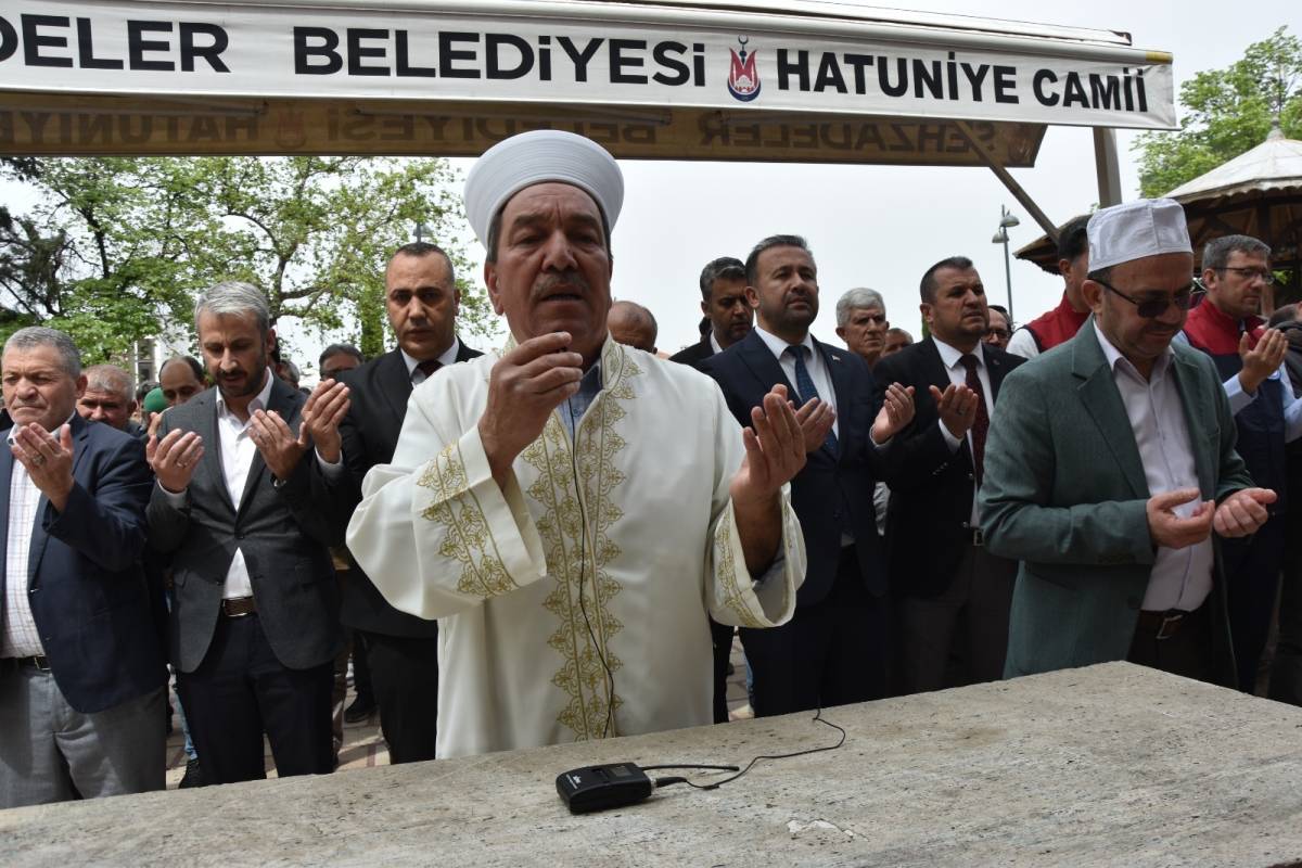 Türk Eğitim-Sen  Şehit Öğretmen ve Öğrencileri  Andı