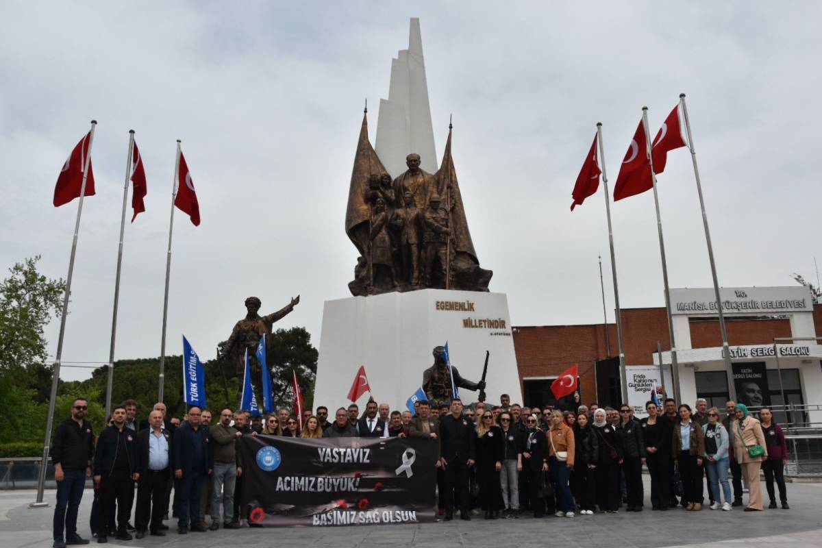 Türk Eğitim-Sen  Şehit Öğretmen ve Öğrencileri  Andı