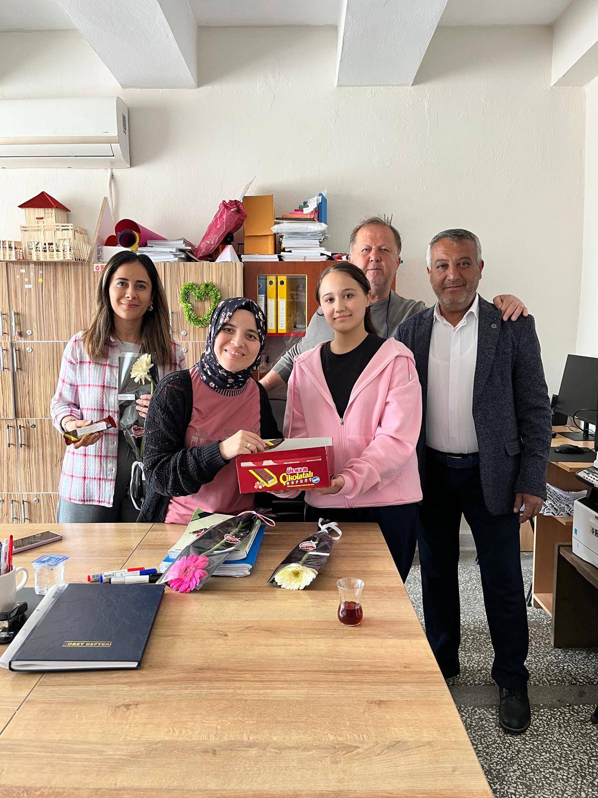 Erhan Peker’den Gördes’te Anlamlı Moral Ziyareti