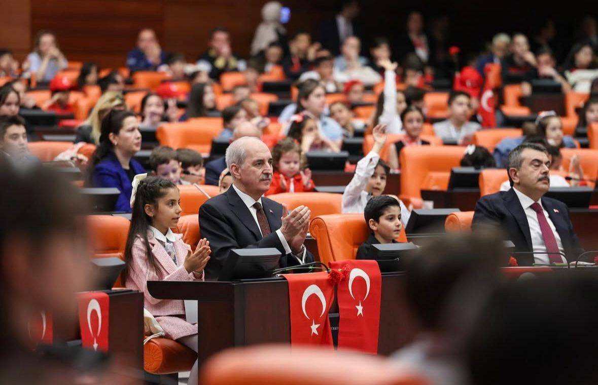 Manisa’nın Gururu Elif Serra ve Büşra Öğretmen TBMM Genel Kurulu’nda