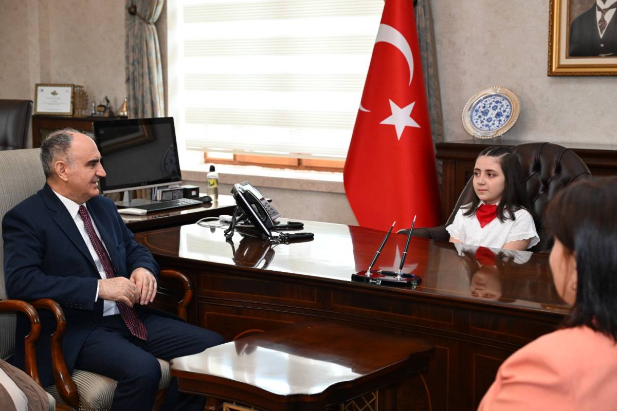 Manisa’da Valilik Koltuğu Minik Valiye Emanet