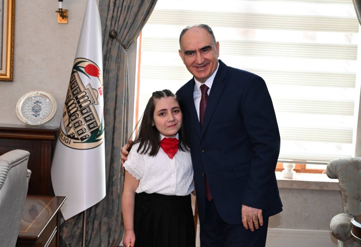 Manisa’da Valilik Koltuğu Minik Valiye Emanet