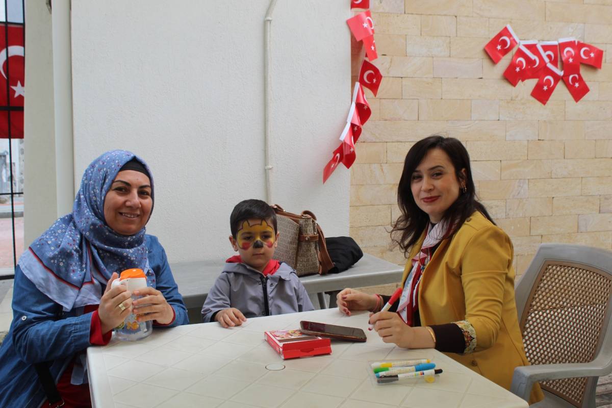 Şehzadeler’de 23 Nisan Coşkusu Mahalleye Yayıldı