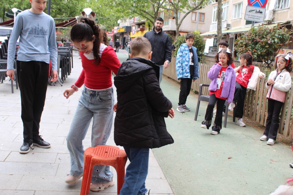 Şehzadeler’de 23 Nisan Coşkusu Mahalleye Yayıldı