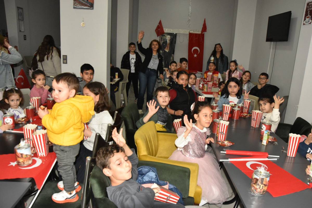 Kuyualan’da 23 Nisan’a Balonlu Kutlama