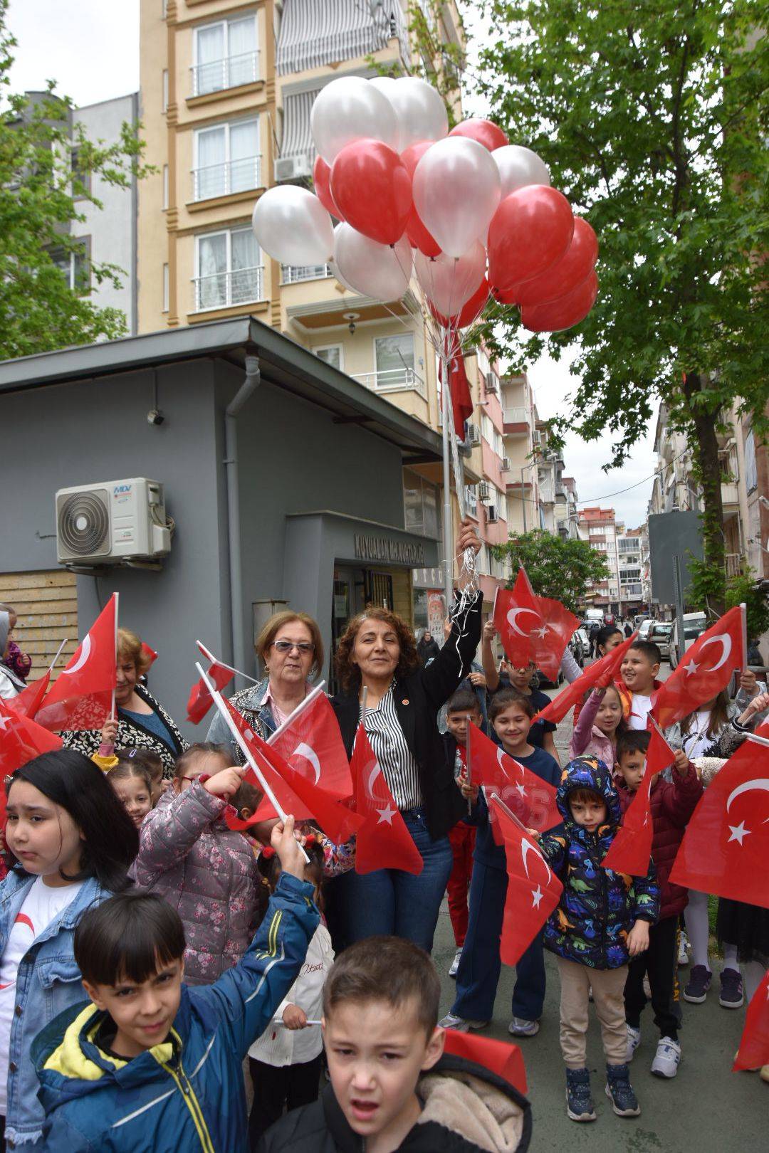 Kuyualan’da 23 Nisan’a Balonlu Kutlama