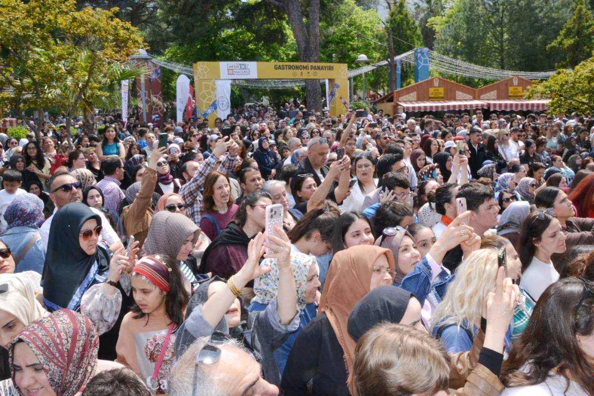 Mesir Festivali’nde 2 Tonluk Dev Pilav İkramı