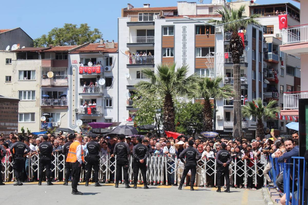 Mesir Macunu Saçımıyla Manisa’da Büyük Coşku