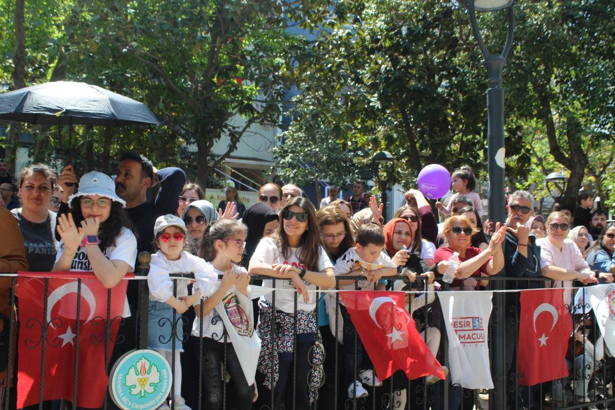 Mesir Macunu Saçımıyla Manisa’da Büyük Coşku